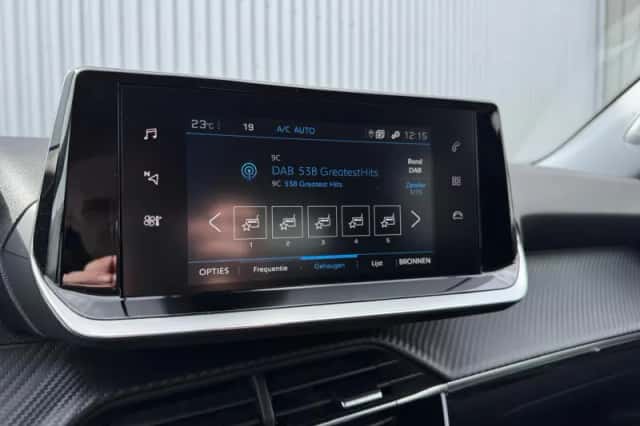 Peugeot 2008 (2022) thumbnail 25