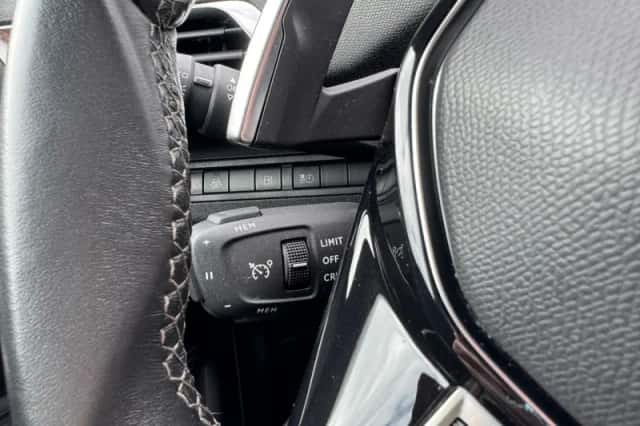 Peugeot 3008 (2023) thumbnail 16