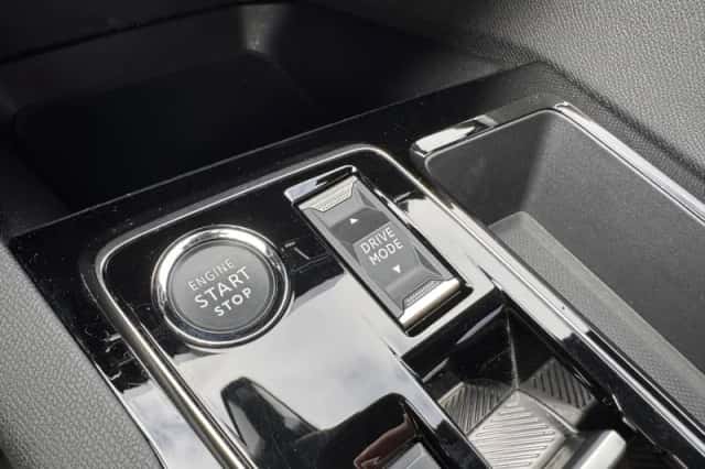 Peugeot 3008 (2023) thumbnail 20