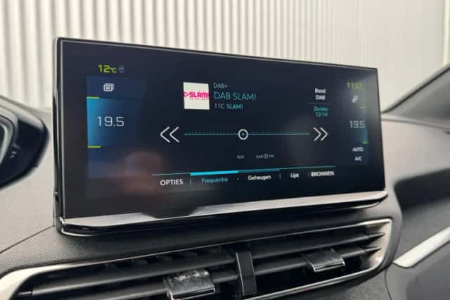 Peugeot 3008 (2023) thumbnail 21