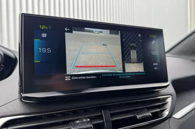 Peugeot 3008 (2023) thumbnail 22