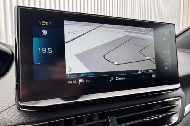 Peugeot 3008 (2023) thumbnail 23