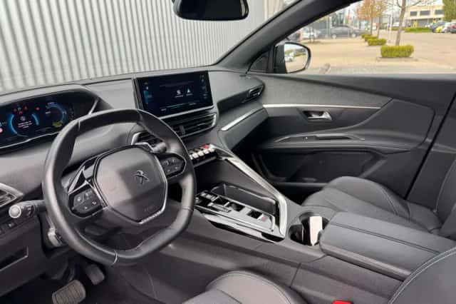 Peugeot 3008 (2023) thumbnail 9
