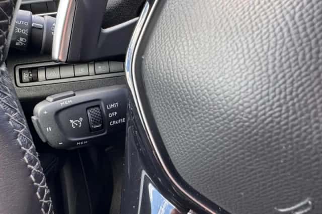 Peugeot 3008 (2023) thumbnail 17
