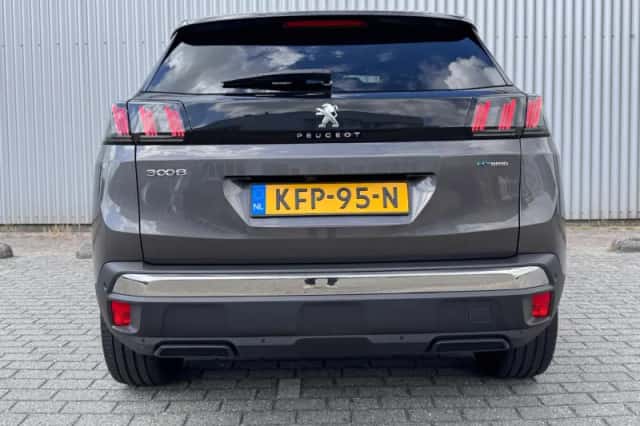 Peugeot 3008 (2023) thumbnail 4