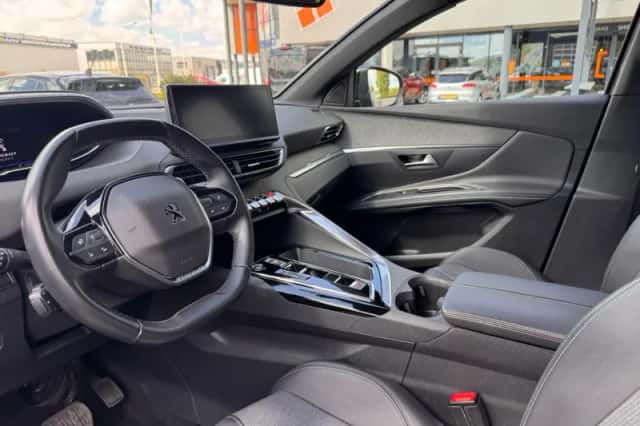 Peugeot 3008 (2023) thumbnail 9