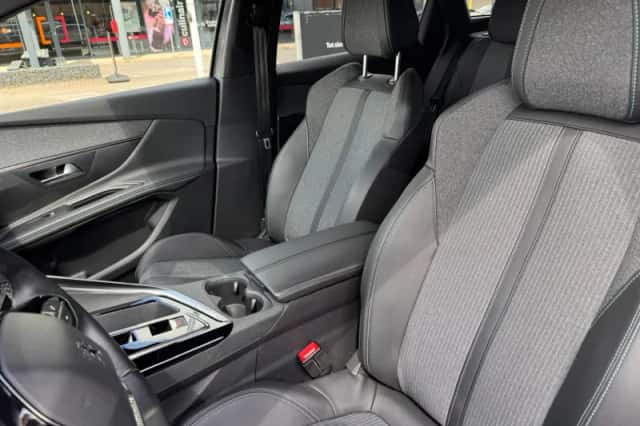 Peugeot 3008 (2023) thumbnail 10