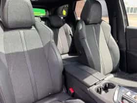 Peugeot 3008 (2018) thumbnail 12