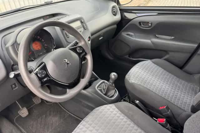 Peugeot 108 (2022) thumbnail 9