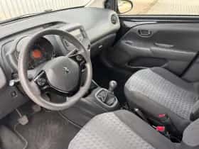Peugeot 108 (2022) thumbnail 9