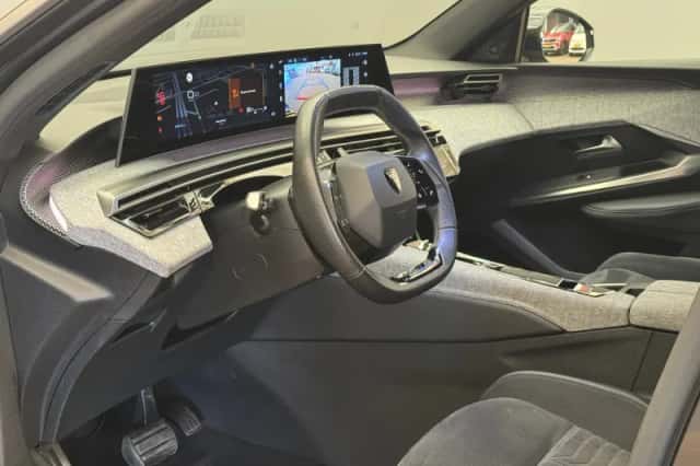 Peugeot 5008 (2024) thumbnail 2