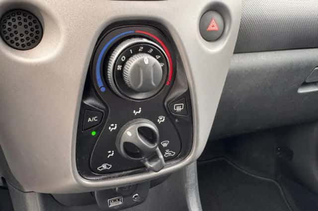 Peugeot 108 (2022) thumbnail 18