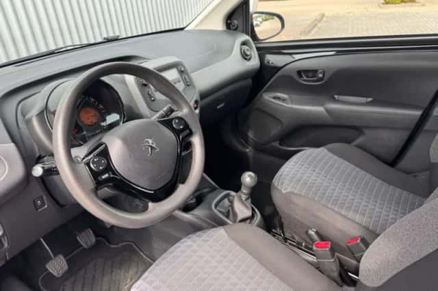 Peugeot 108 (2022) thumbnail 9