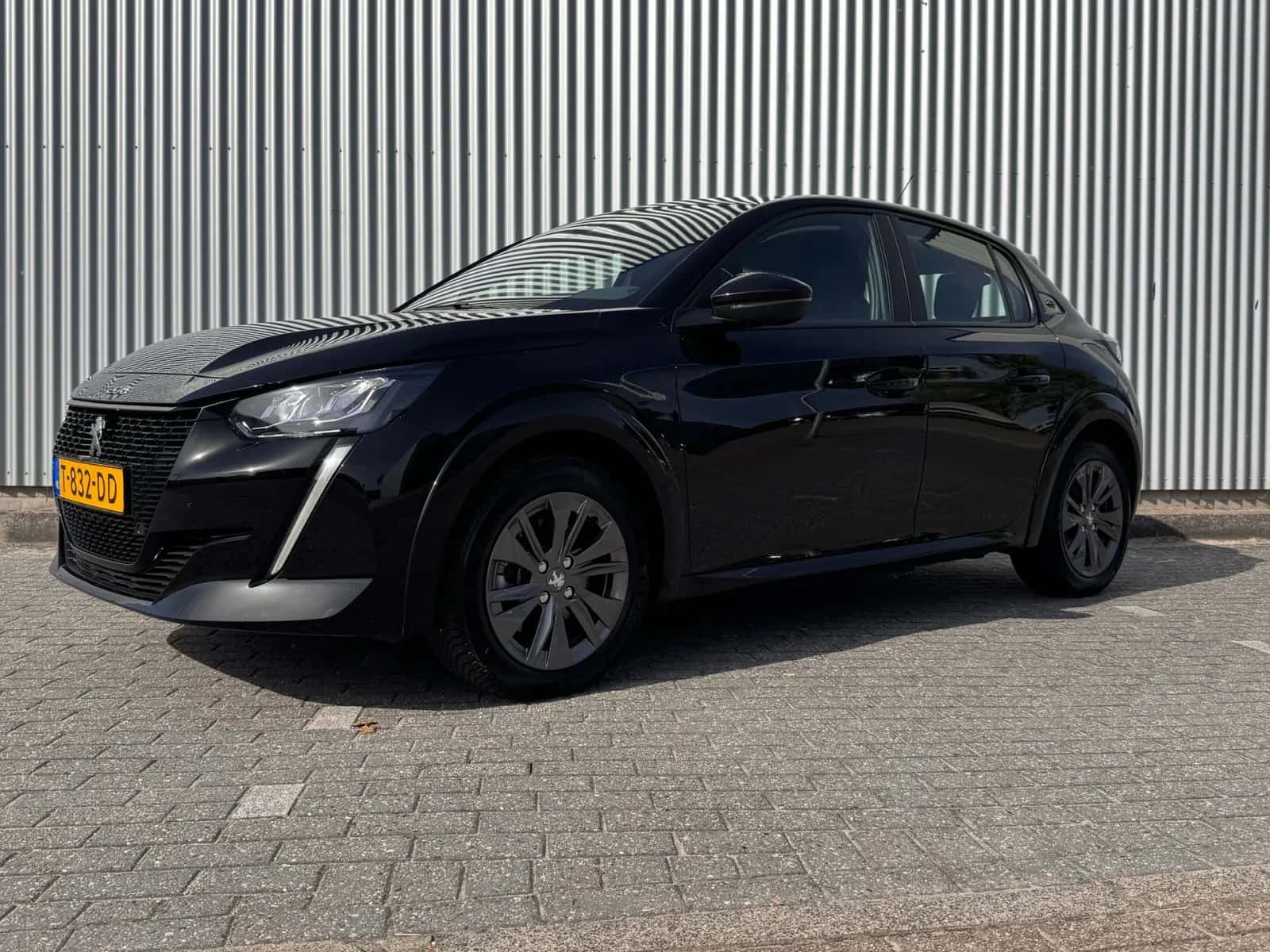 Peugeot e-208 (2023) — foto 1