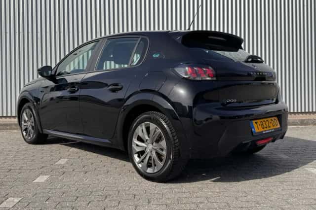 Peugeot e-208 (2023) thumbnail 3