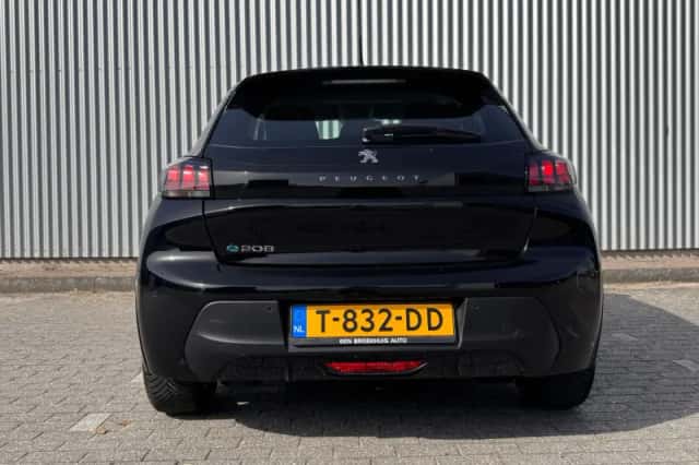 Peugeot e-208 (2023) thumbnail 4