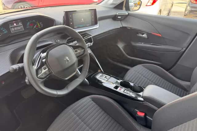 Peugeot e-208 (2023) thumbnail 9