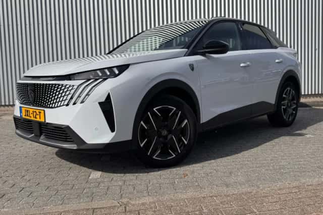 Peugeot 3008 (2025) thumbnail 1