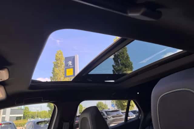 Peugeot 2008 (2022) thumbnail 11