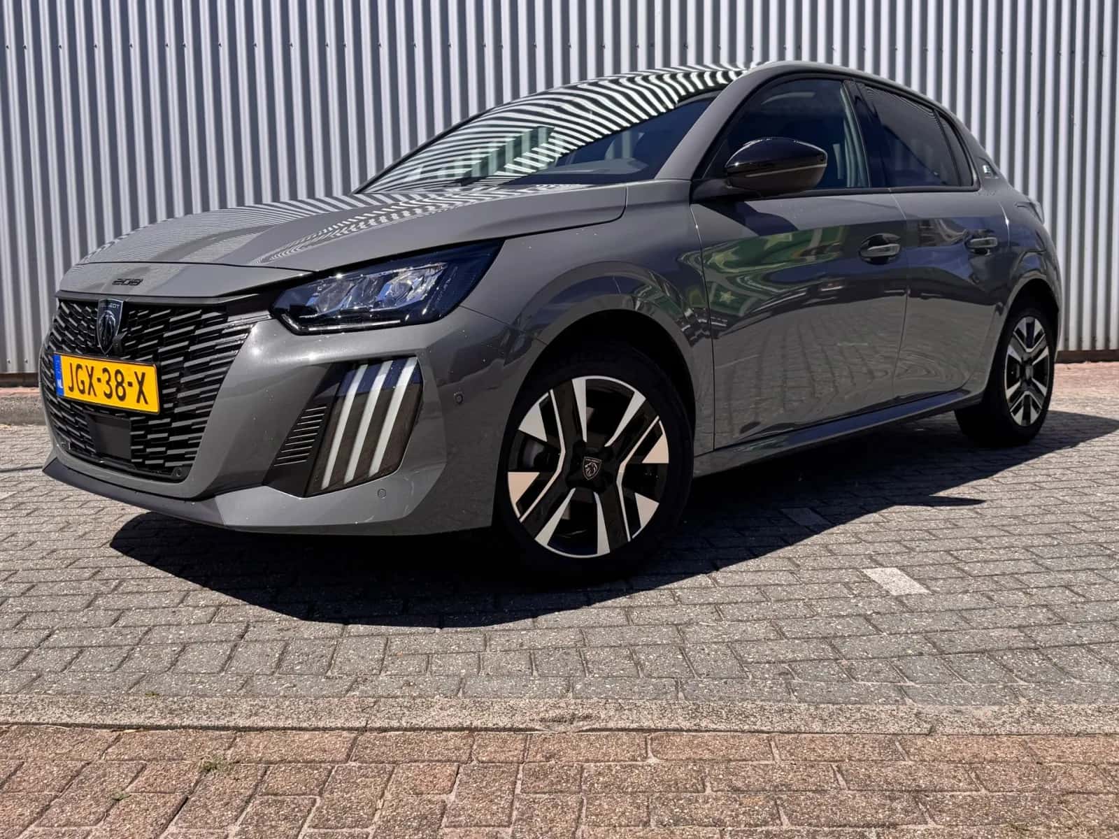 Peugeot e-208 (2025) — foto 1