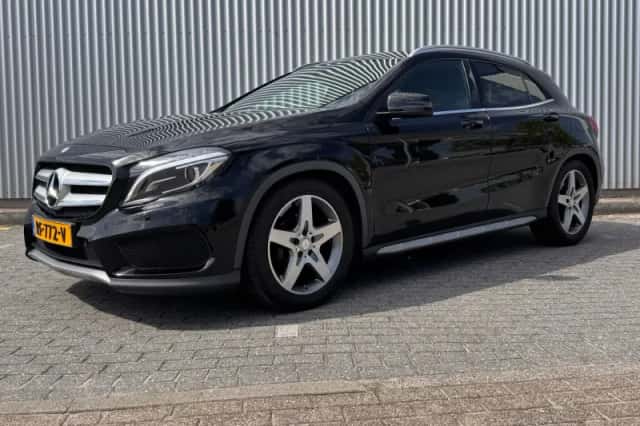 Mercedes-Benz GLA-Klasse (2017) thumbnail 1