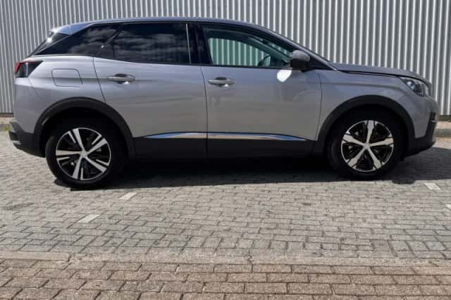 Peugeot 3008 (2020) thumbnail 6
