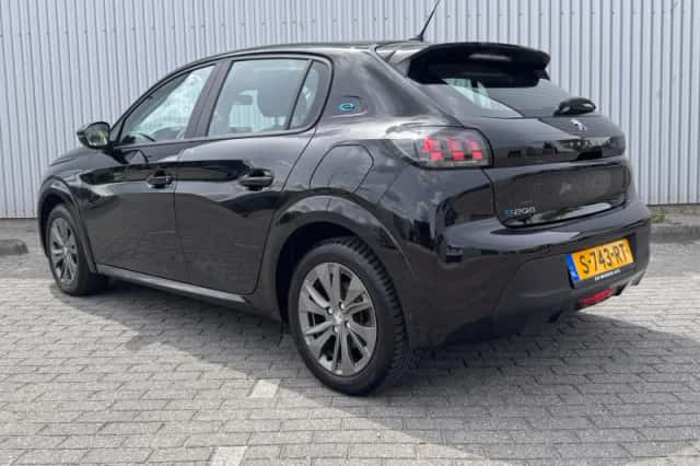 Peugeot e-208 (2023) thumbnail 3