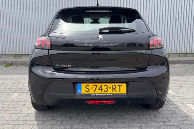 Peugeot e-208 (2023) thumbnail 4