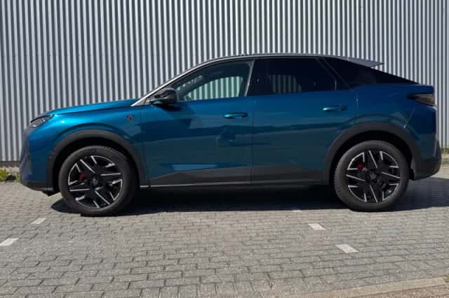 Peugeot 3008 (2025) thumbnail 2