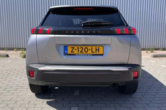 Peugeot 2008 (2023) thumbnail 4