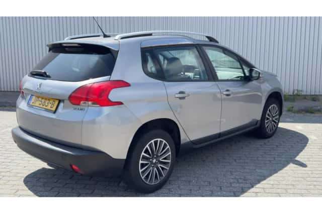 Peugeot 2008 (2016) thumbnail 4