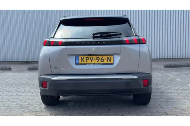 Peugeot e-2008 (2023) thumbnail 4