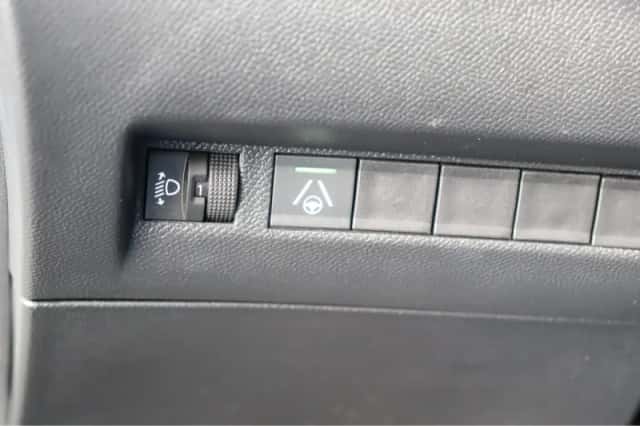 Peugeot 2008 (2024) thumbnail 24