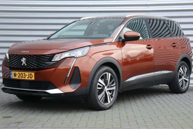 Peugeot 5008 (2021) thumbnail 1