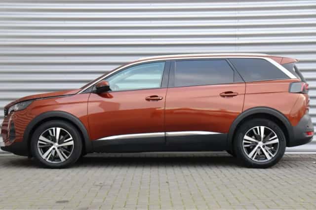 Peugeot 5008 (2021) thumbnail 2