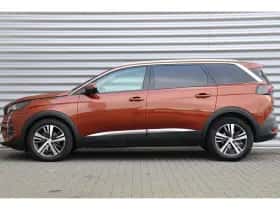 Peugeot 5008 (2021) thumbnail 2