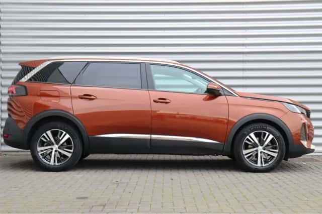 Peugeot 5008 (2021) thumbnail 3