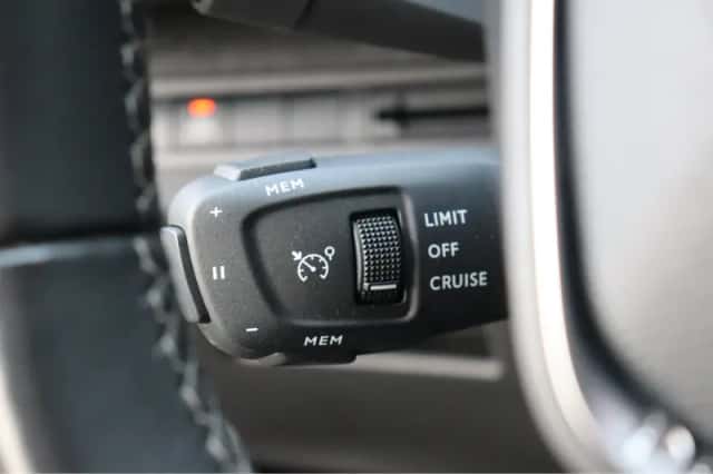 Peugeot 5008 (2021) thumbnail 25