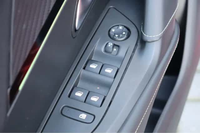 Peugeot 2008 (2020) thumbnail 25