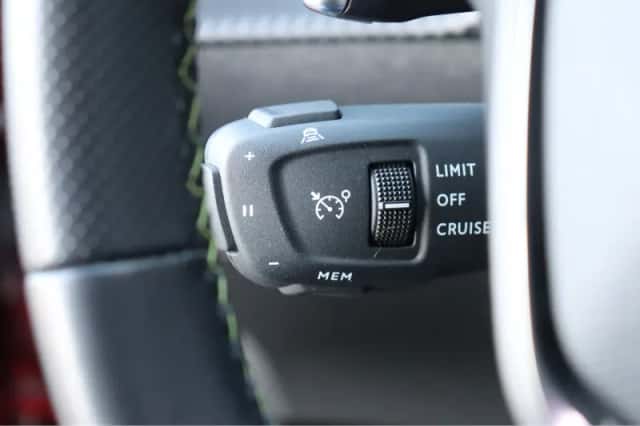 Peugeot 2008 (2020) thumbnail 28