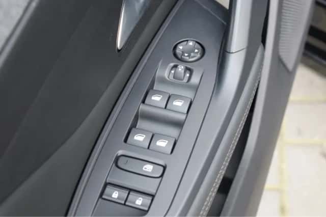 Peugeot 308 (2022) thumbnail 18