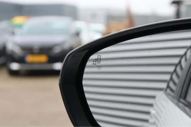 Peugeot 5008 (2022) thumbnail 16