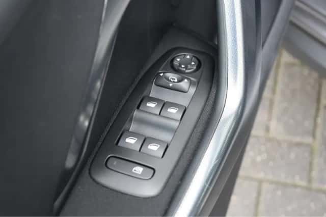 Peugeot 2008 (2018) thumbnail 20