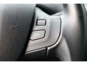 Peugeot 2008 (2018) thumbnail 25
