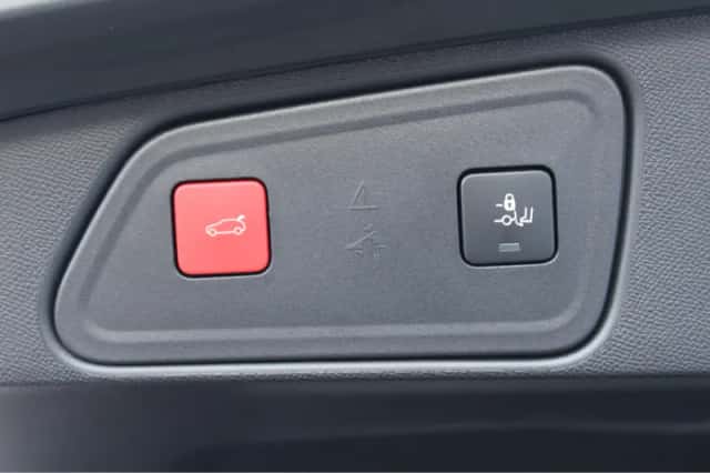 Peugeot 3008 (2022) thumbnail 16