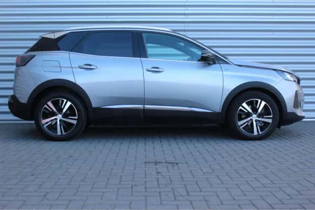 Peugeot 3008 (2022) thumbnail 3