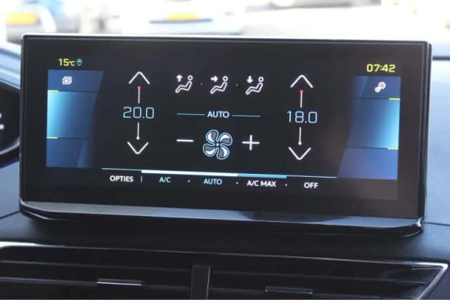 Peugeot 3008 (2022) thumbnail 31