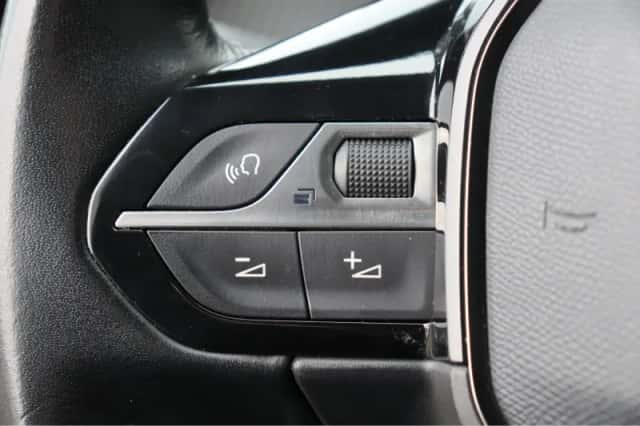 Peugeot 2008 (2020) thumbnail 24