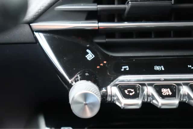 Peugeot 2008 (2020) thumbnail 36