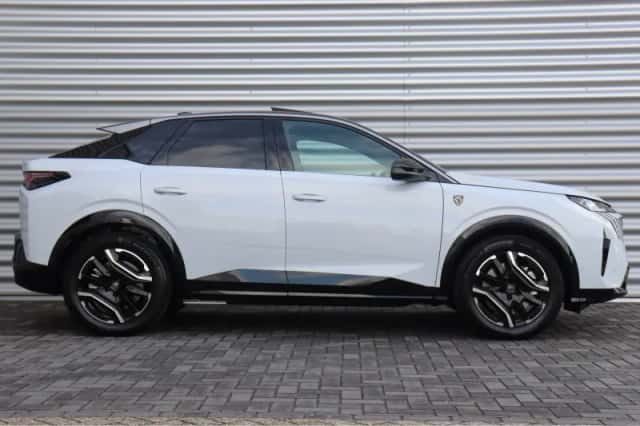 Peugeot e-3008 (2025) thumbnail 3